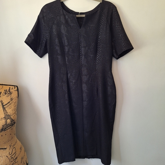 Jones New York Dresses & Skirts - Jones New York tailored Black Snakeskin Midi Dress sz 10